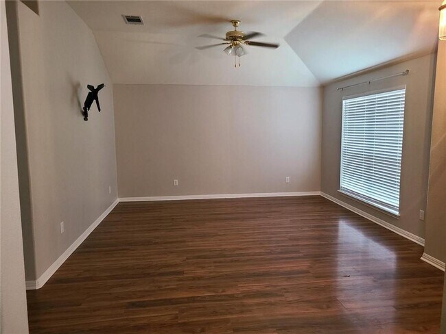 Building Photo - 2214 Zoa Dr