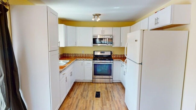 Building Photo - Eco-FriendlySouthwest Gem with Gardens & S...