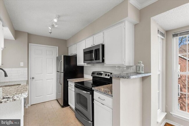 Building Photo - 1524 Lincoln Way