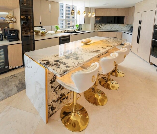 Building Photo - 848 Brickell Key Dr