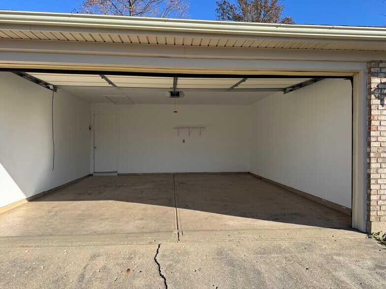 Building Photo - 325 Cedar Cliff Rd