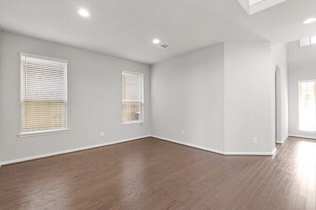 Building Photo - 29650 Kynndal Shore Dr