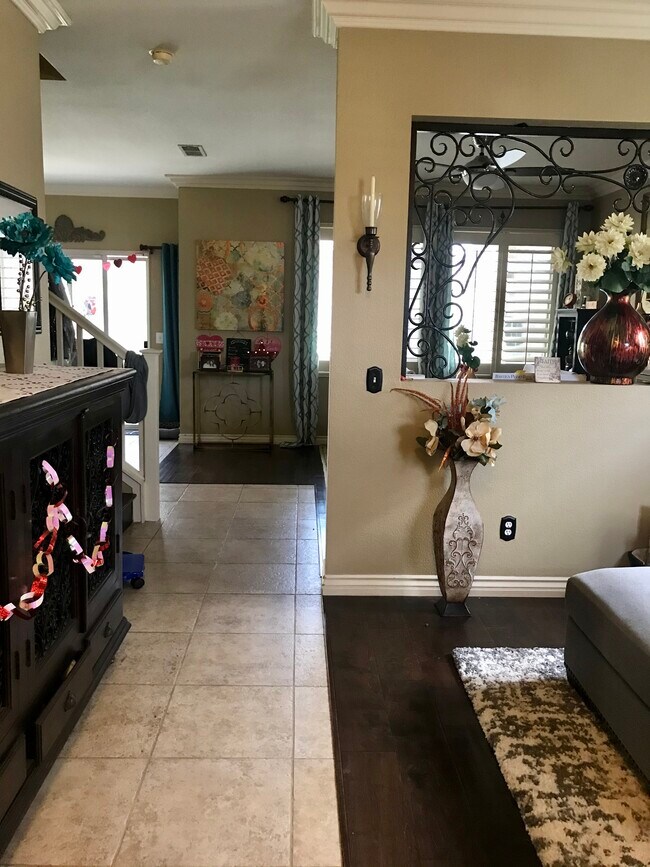 Building Photo - 1431 Robles Dr