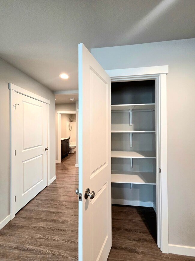 Building Photo - Modern 3 Bed / 2 Bath Rambler | Fully Fenced Yard + 2-Car Garage | Newer Neighborhood