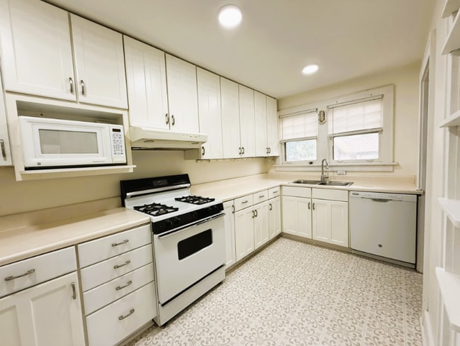Building Photo - 708 N Porter Ave