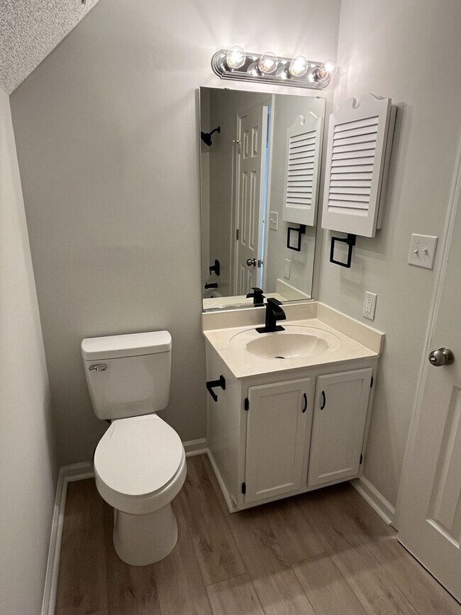 Building Photo - COMING SOON!!!  Updated 4 Bed Home in North Charlotte