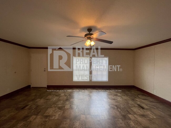 Building Photo - 1556 Flanagan Dr