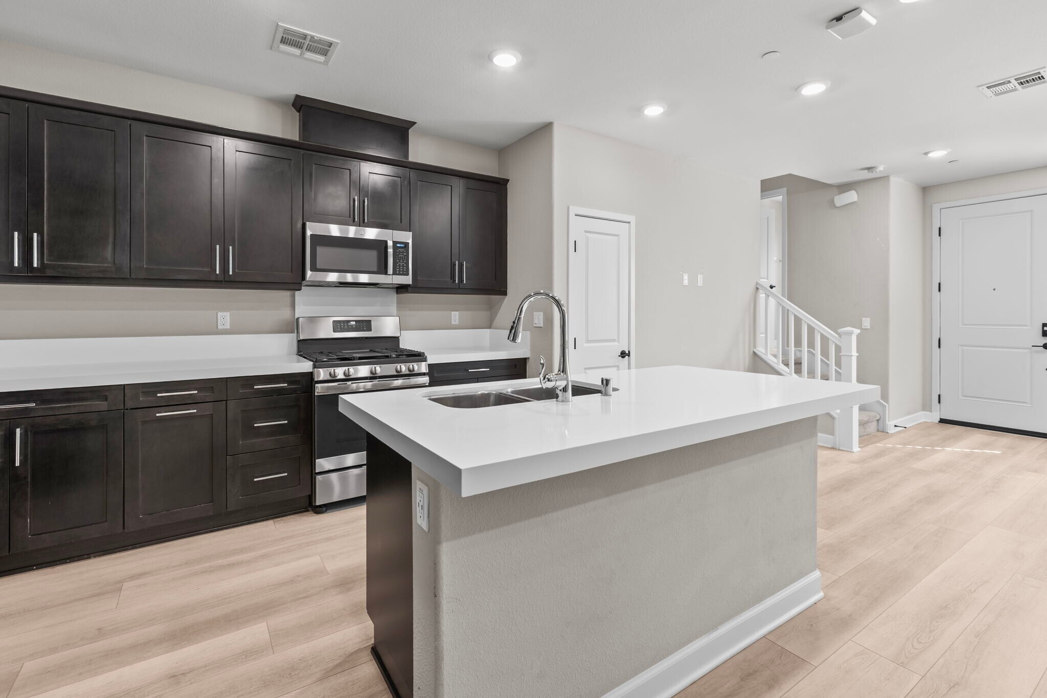 Building Photo - 1073 Delpy View Pt