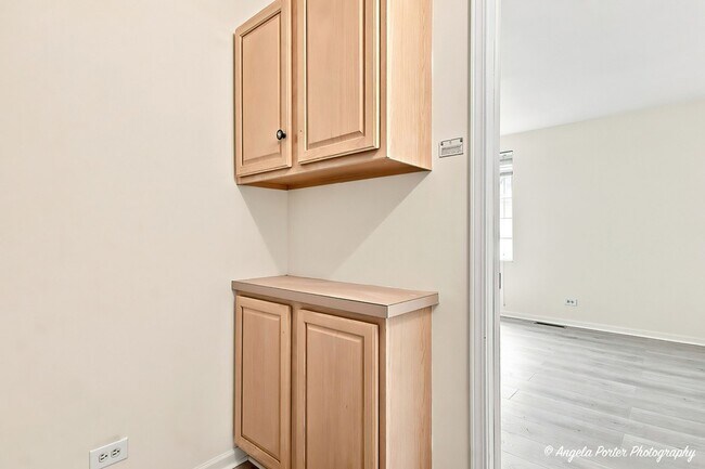 Building Photo - 259 W Whispering Oaks Ln
