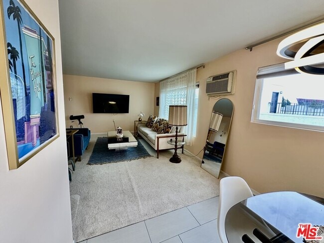 Building Photo - 960 Larrabee St