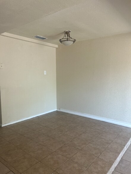 Building Photo - 3101 E Price St