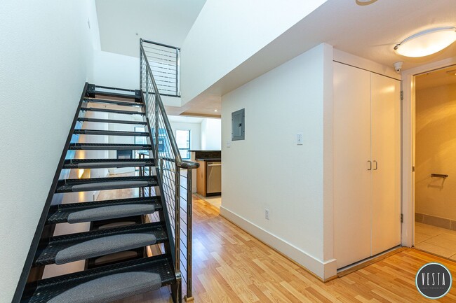 Building Photo - SPACIOUS ARTIST LOFT WITH PRIVATE PATIO & ...