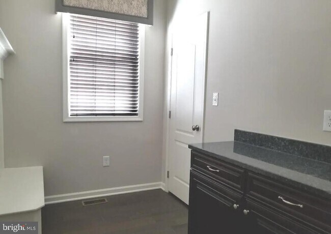 Building Photo - 141 Coachman Cir
