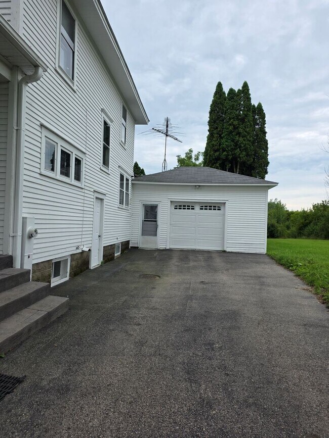 Building Photo - 5N340 Wooley Rd