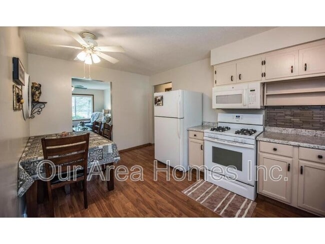 Building Photo - 3901 9th Ln