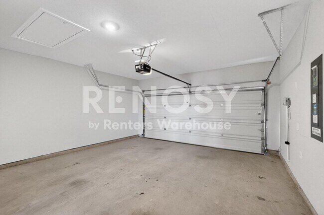 Building Photo - 8517 Centerboard Ln