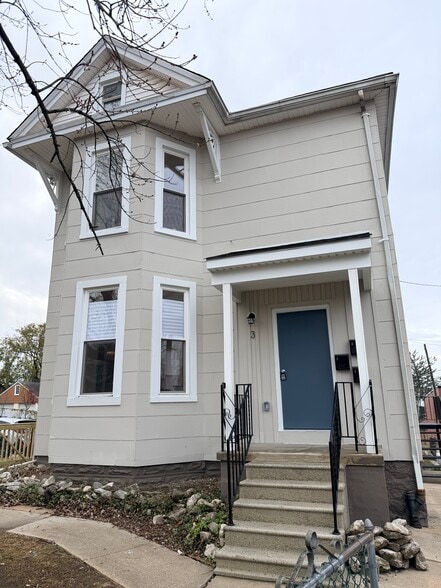 Building Photo - 3 E Overlea Ave