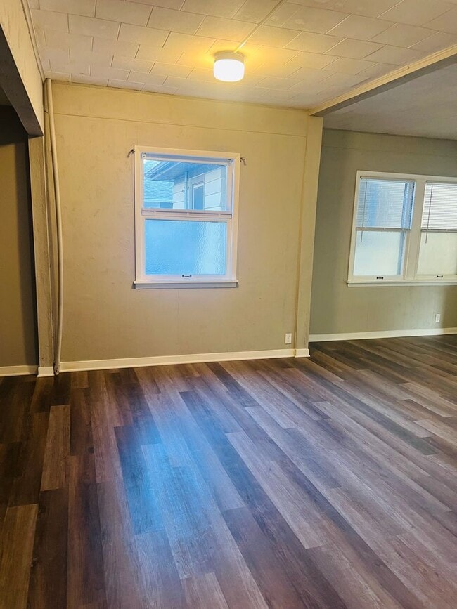 Building Photo - Central Salina