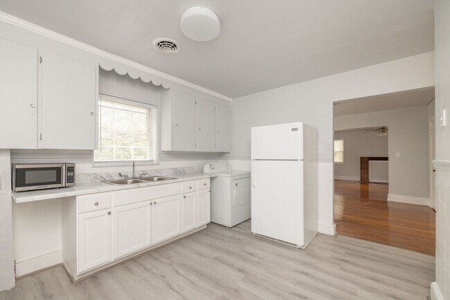 Building Photo - 103/105 Indiana Ln