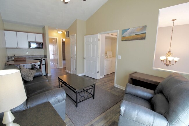 Building Photo - 1416 Bradley Dr