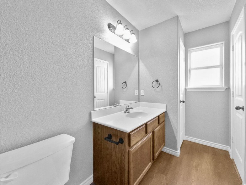 Building Photo - 511 Kacie Dr