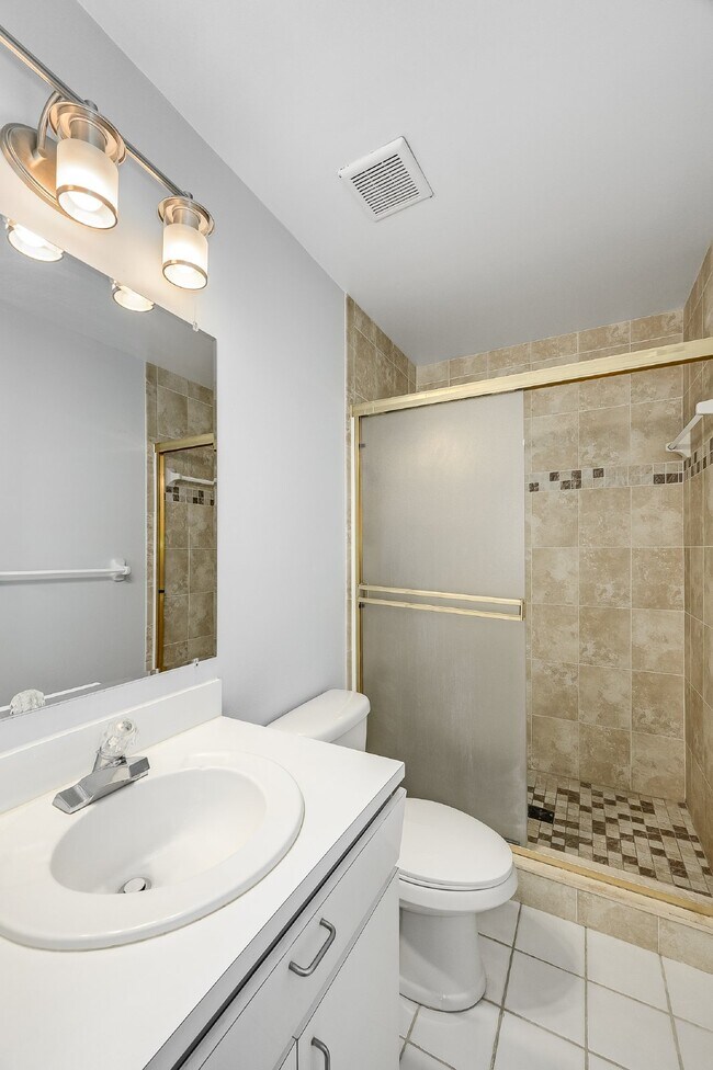 Building Photo - Centrally located 3 bedroom, 2 bathroom single family home