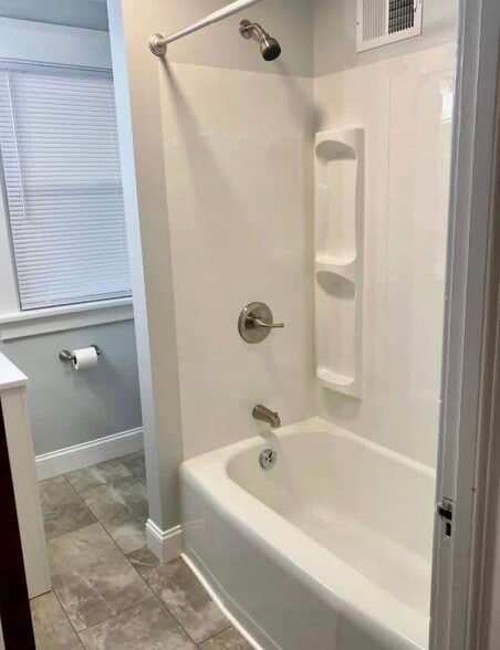 Building Photo - 944 Elizabeth St