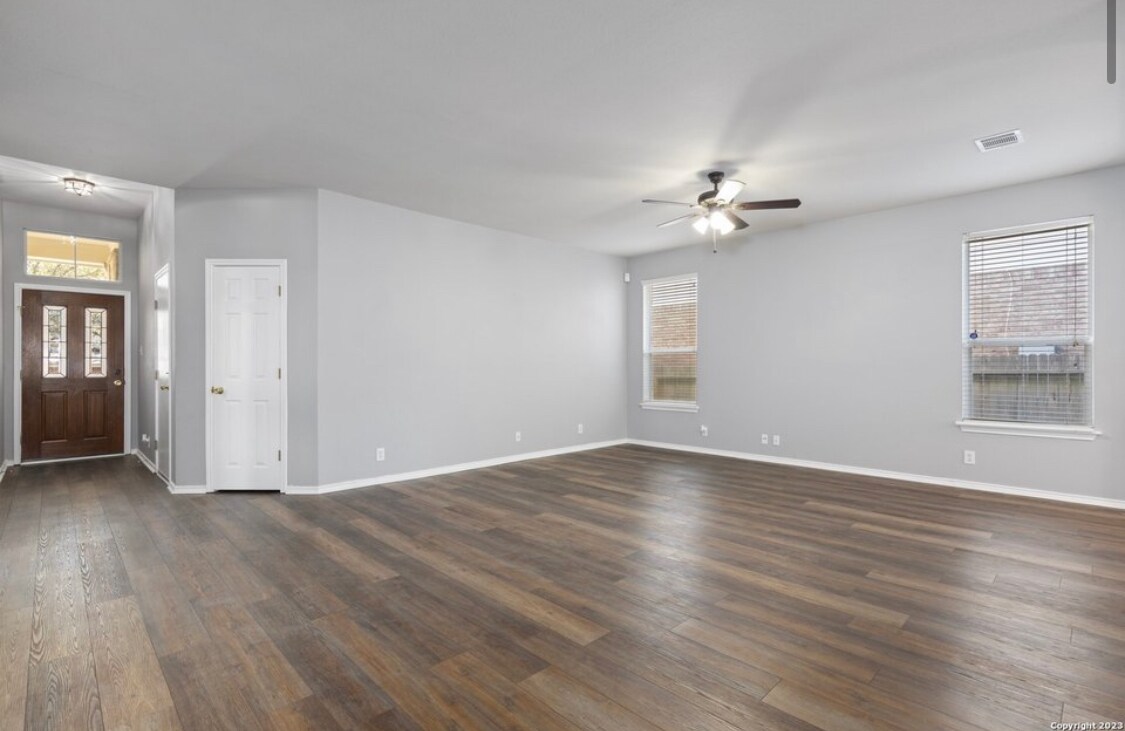 Open concept large living room - 8711 Eagle Peak