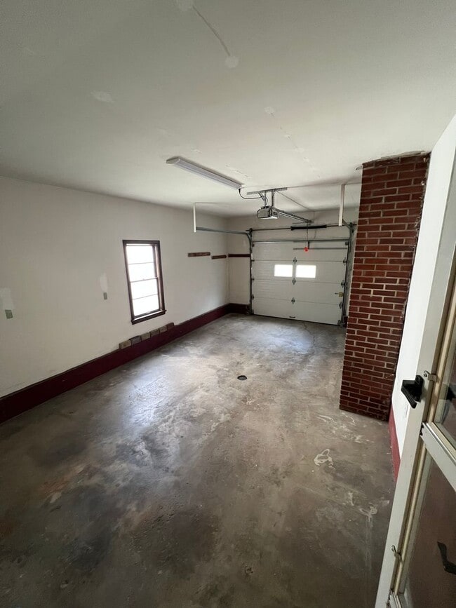 Building Photo - Updated Poland Ranch for Rent!