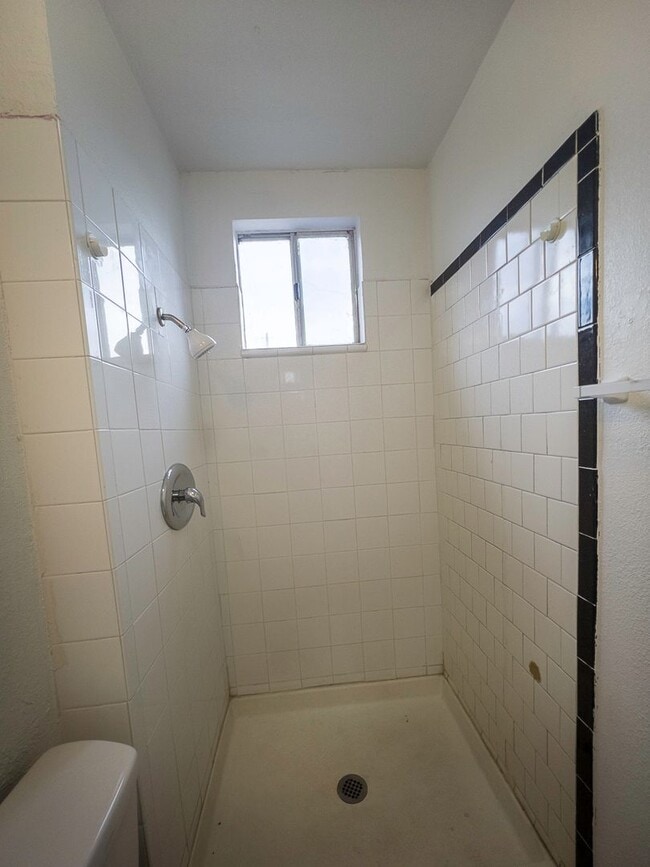 Building Photo - 1 bed and 1 bath located in Henderson!