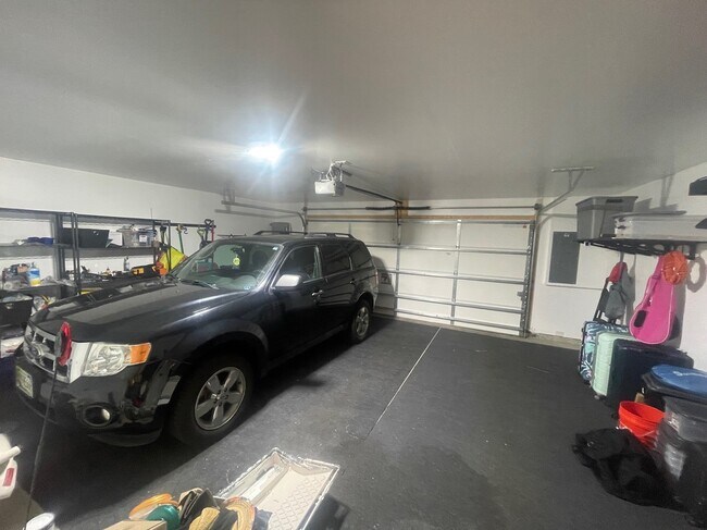 Building Photo - 873 Roselyn Dr