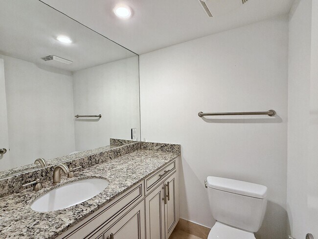 Building Photo - 3000 N Ocean Dr