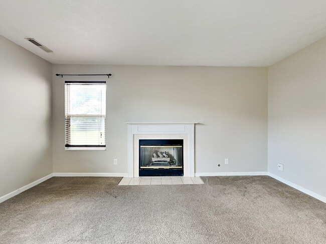 Building Photo - 10121 Pendula Dr