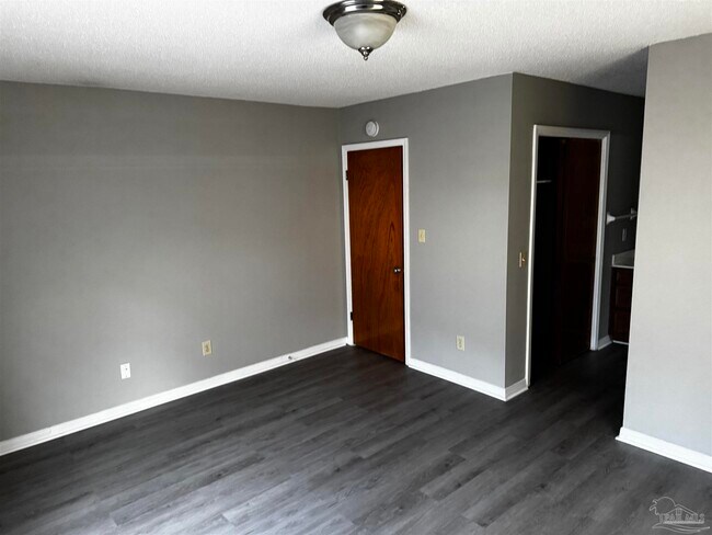 Building Photo - 5941 Leesway Blvd