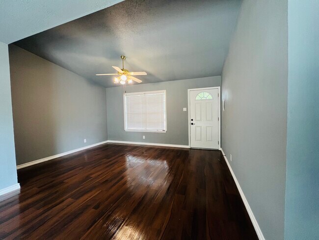 Building Photo - 4851 Castle Bow