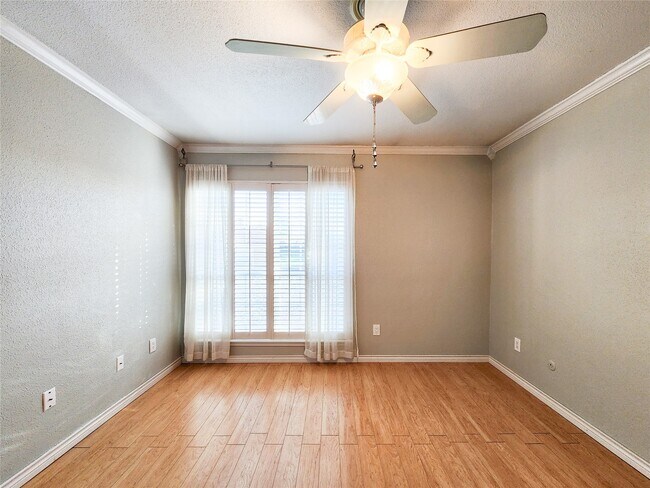 Building Photo - 1860 White Oak Dr