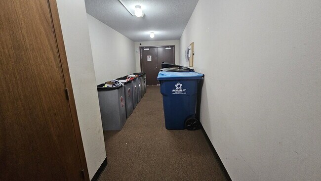 Building Photo - "Chic Urban Living: Cozy 1-Bedroom Condo in Prime Minneapolis Location!"