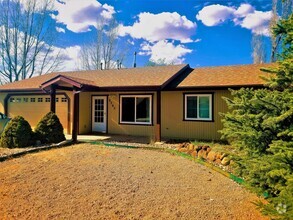 Building Photo - 4 Bed, 2 Bath in CHESHIRE!! Amazing Peak V...