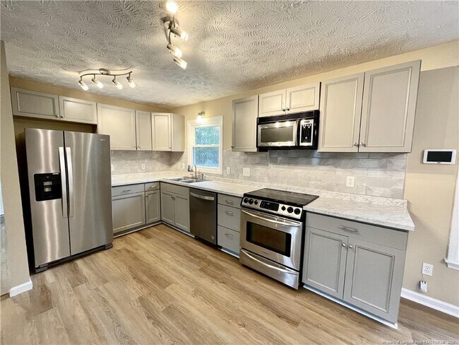 Building Photo - 623 Daharan Dr