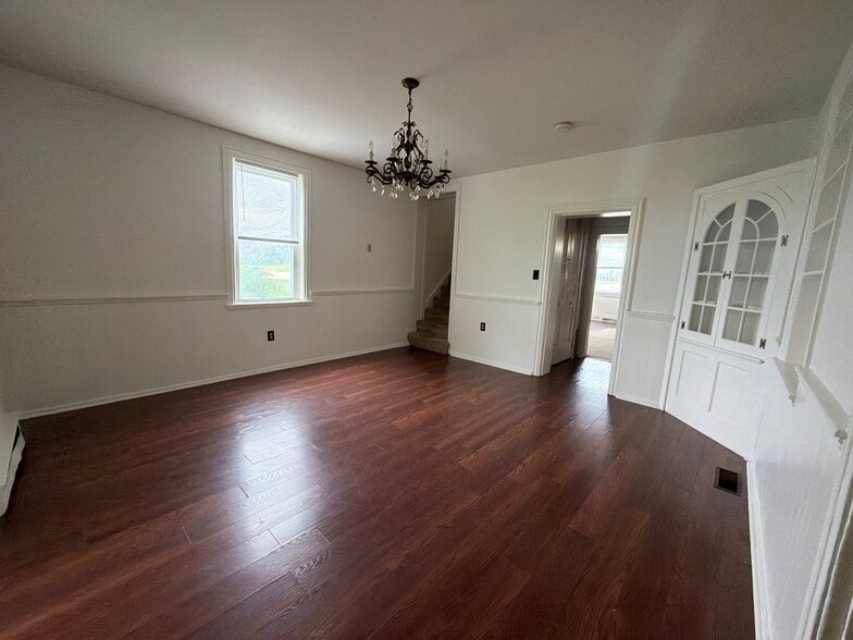 Dining Room (14'5" x 14') - 1334 S York St