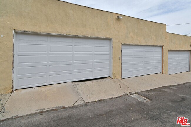 Building Photo - 1032 19th St
