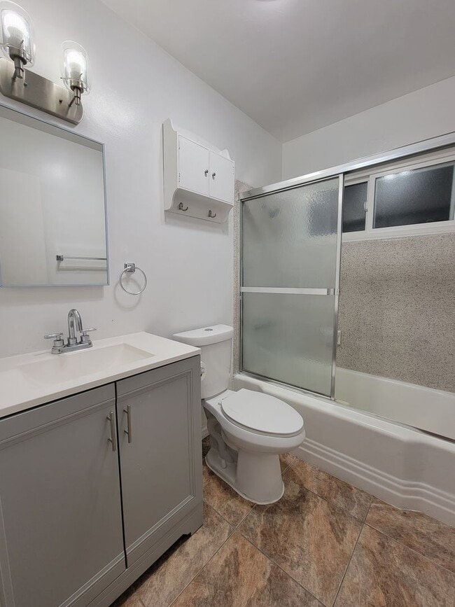 Building Photo - Spacious Beautiful North Park 1 Bed / 1 Bath with Pool