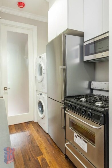Primary Photo - 16 E 116th St