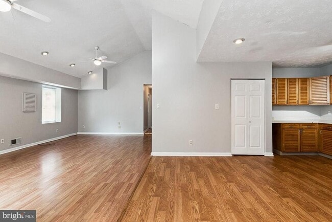 Building Photo - 315 South Dr