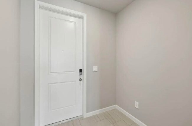 Building Photo - 526 Salisbury Cir