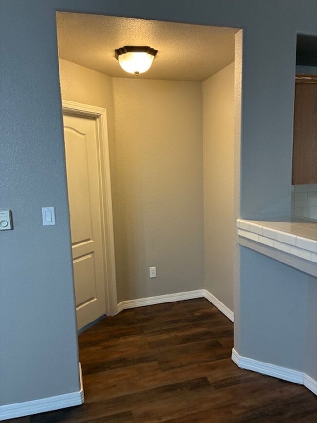 Building Photo - 2104 Hali Ln