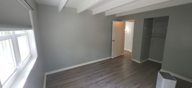 Building Photo - 1701 Poplar St