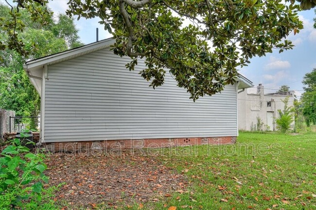 Building Photo - 106 Ellis St