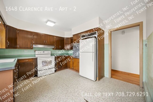 Building Photo - Massive 4-Bed, 2-Bath Apartment in Berwyn ...