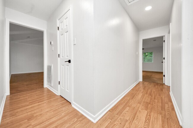 Building Photo - 1319 Forsythe Ln